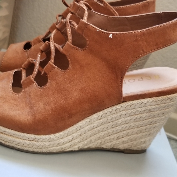 Sandals - Picture 2 of 4